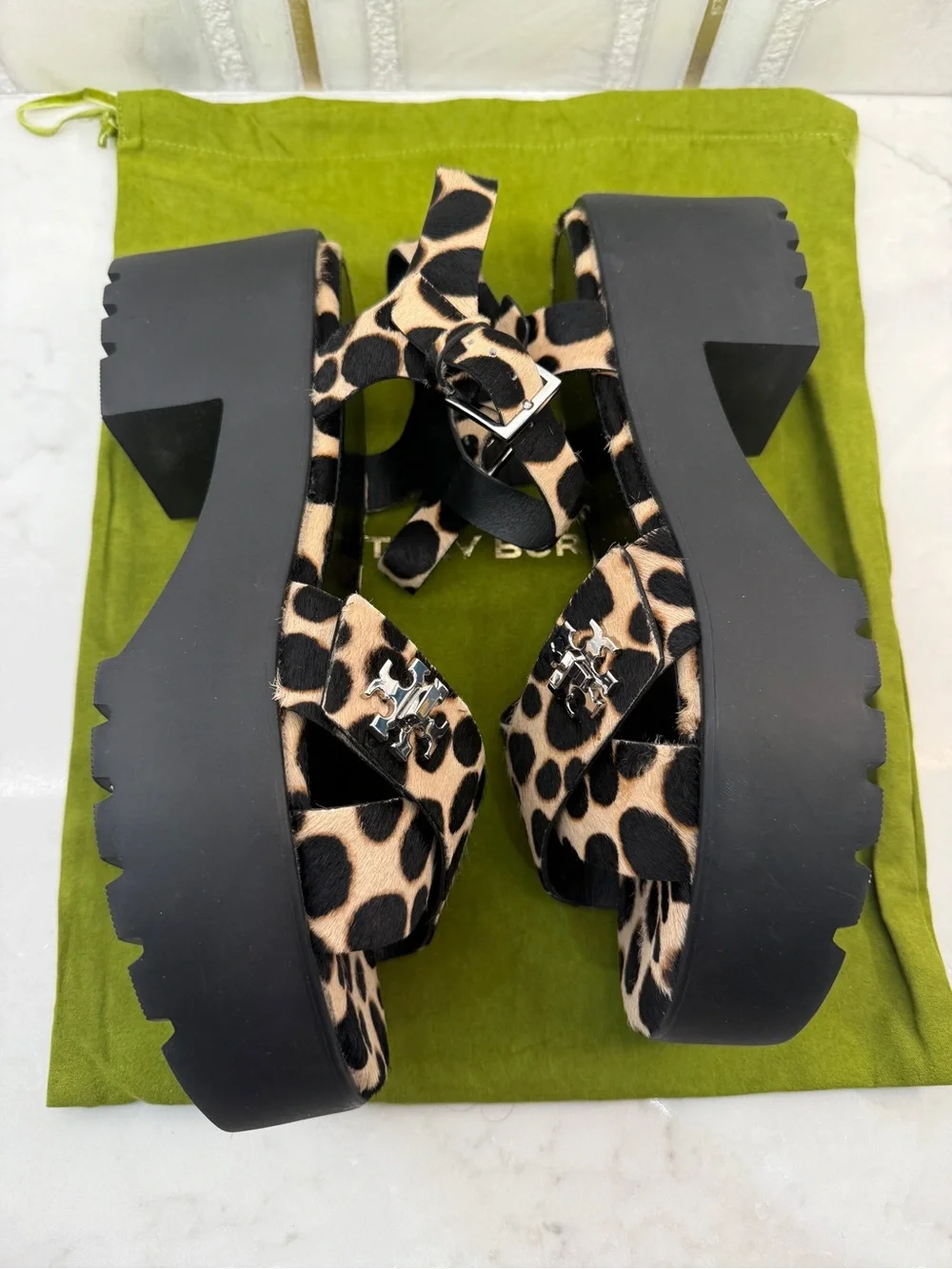 NWOB Tory Burch Turnlock Calf Hair Lug Heel Platform Sandals Size 10 Leopard